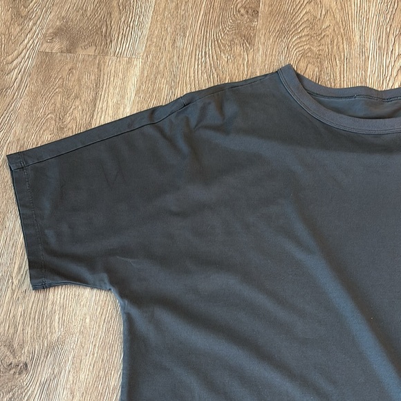 Lululemon oversized fundamental T-shirt. Size L. - Picture 2 of 6